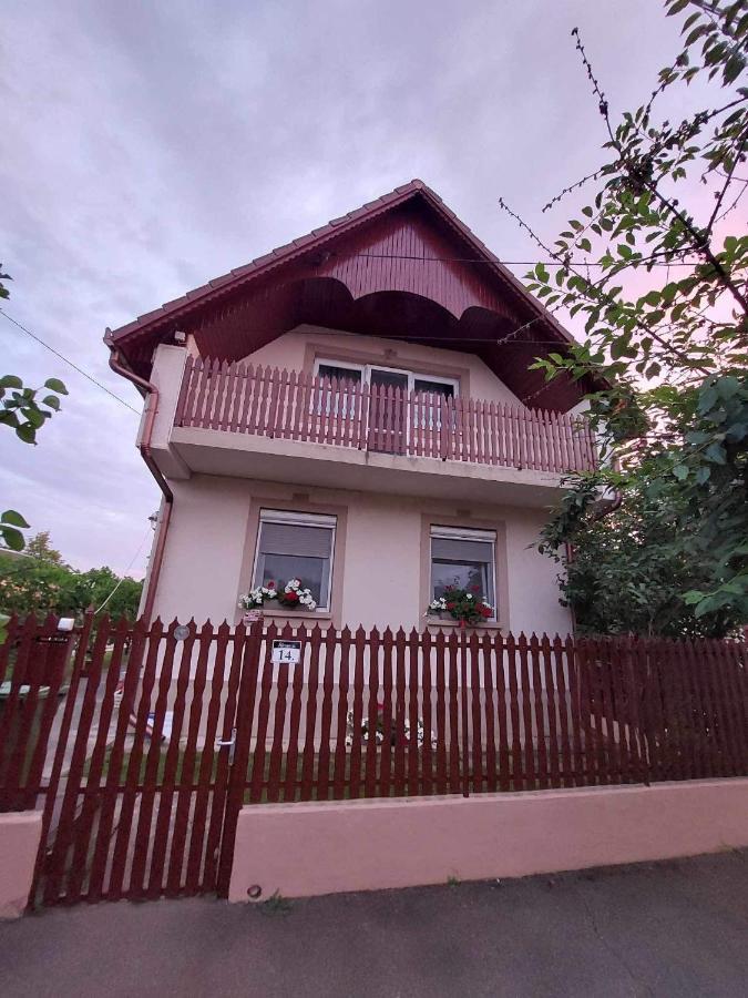 Almos Vendeghaz Appartement Hajdúszoboszló Buitenkant foto